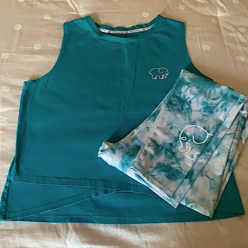 Ivory Ella yoga pants and t